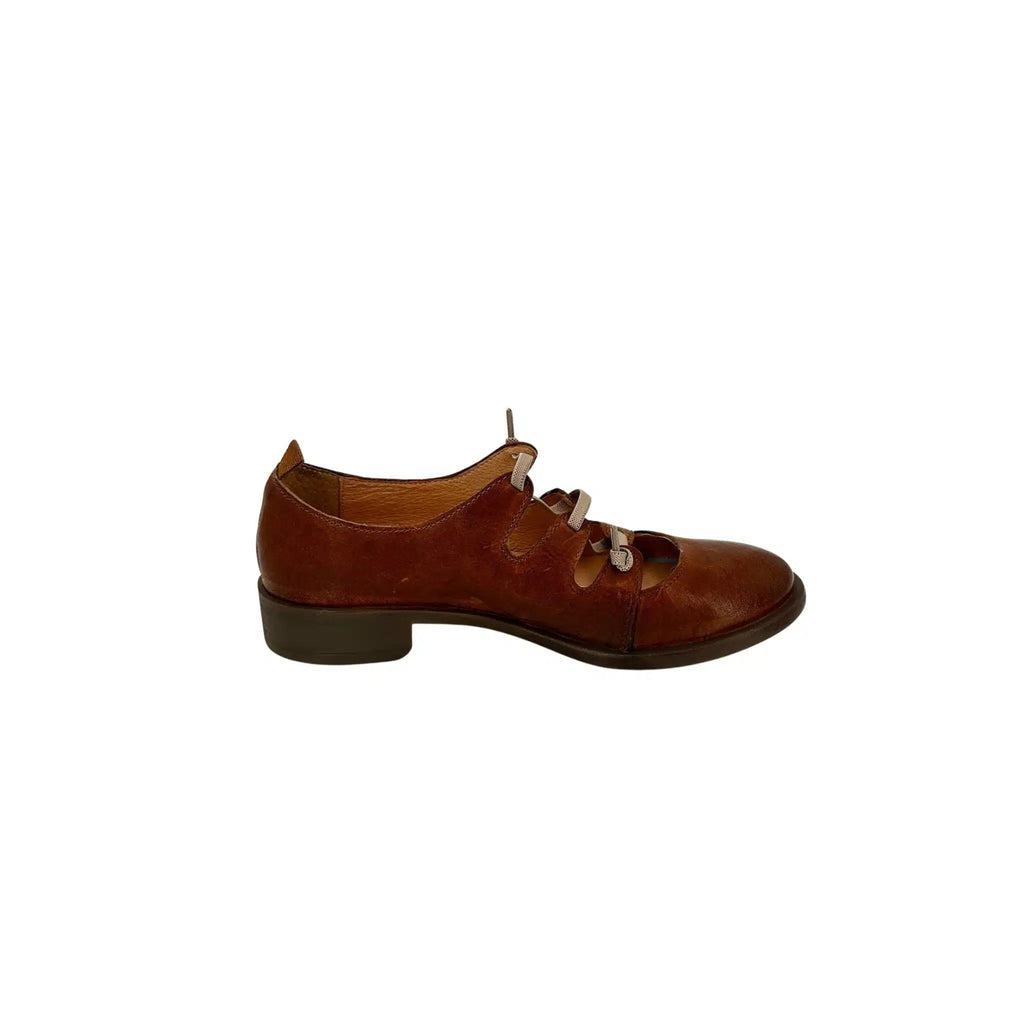 Scarpa artigianale in pelle tuffata cuoio con elastici