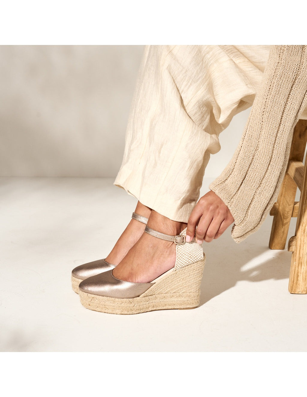 Espadrillas con Zeppa Alta e Cinturino Paros