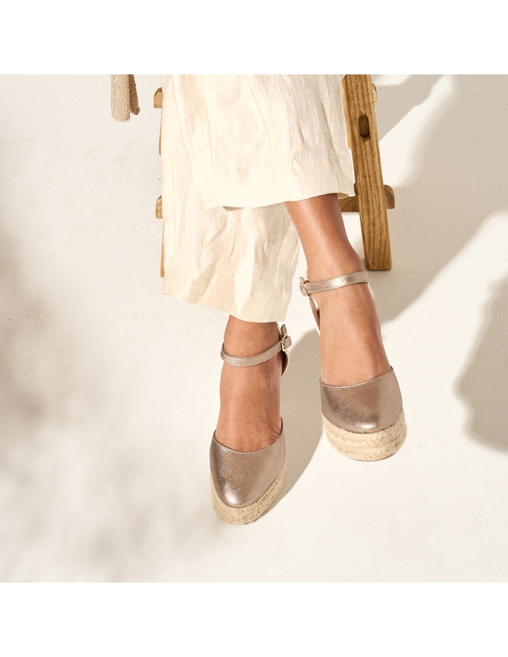 Espadrillas con Zeppa Alta e Cinturino Paros