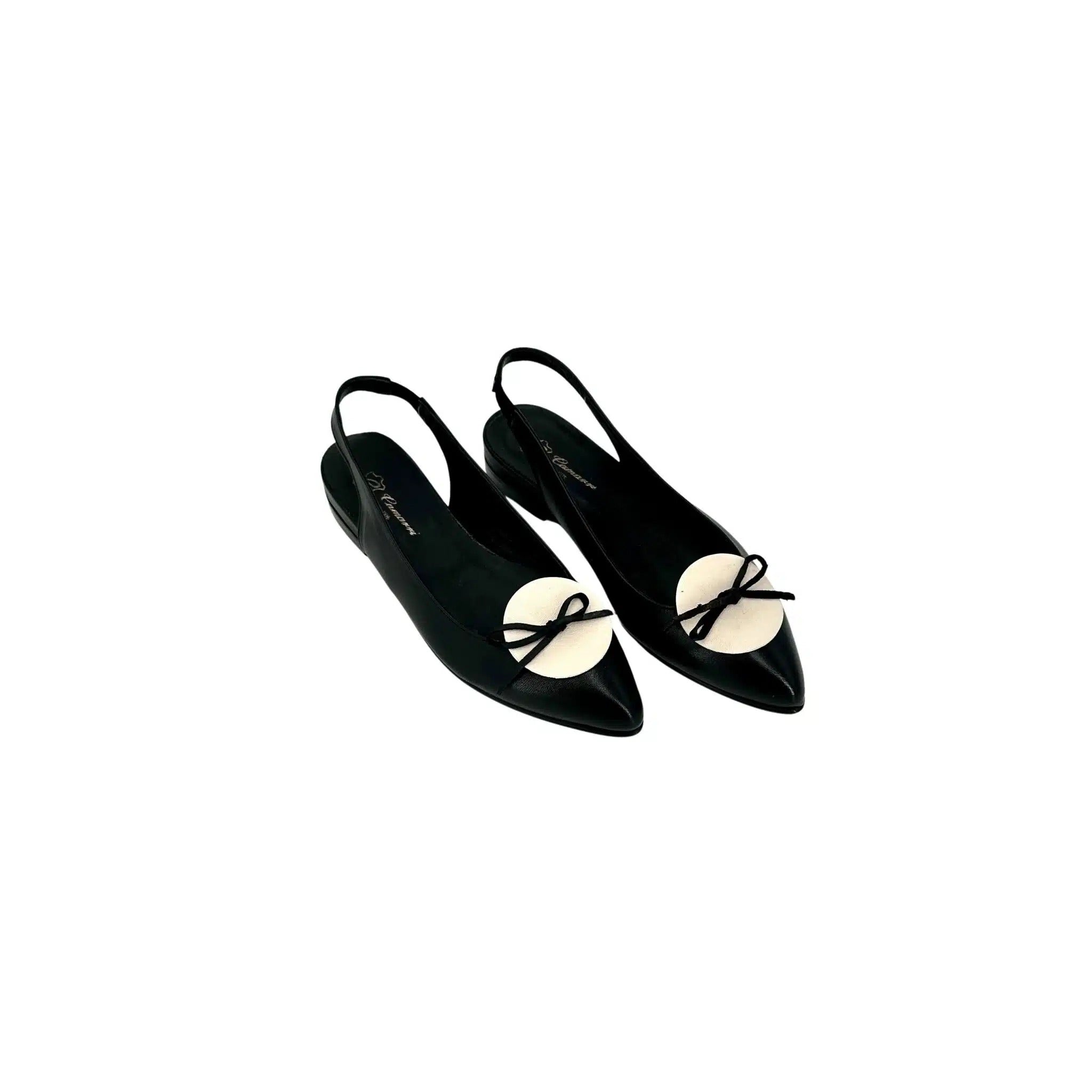 Ballerina a punta in pelle nera