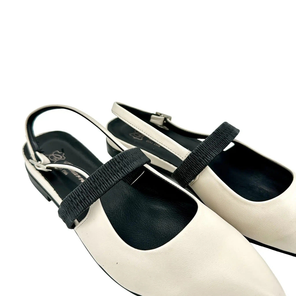 Ballerina a punta in pelle bianco sporco