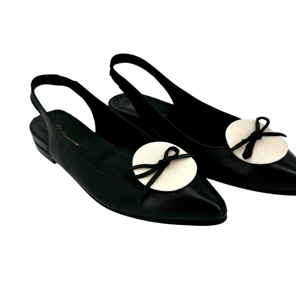 Ballerina a punta in pelle nera