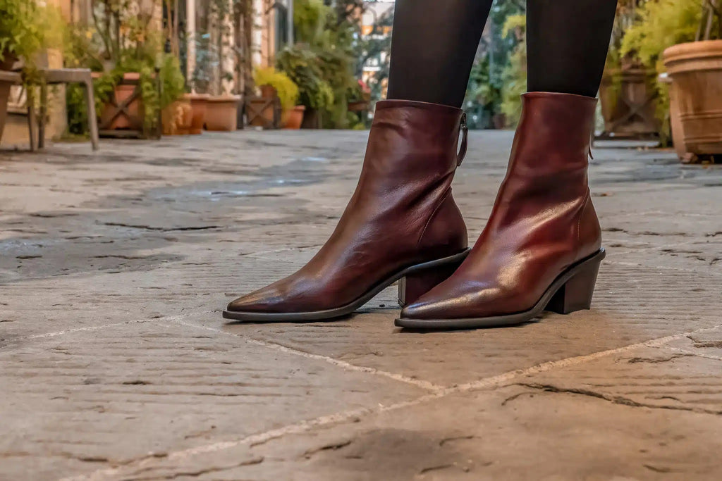 Stivaletto a punta in pelle bordeaux