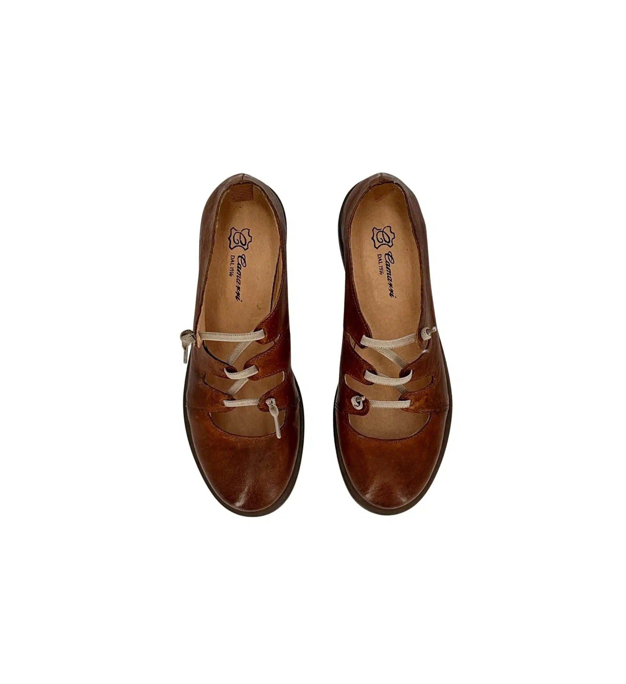 Scarpa artigianale in pelle tuffata cuoio con elastici