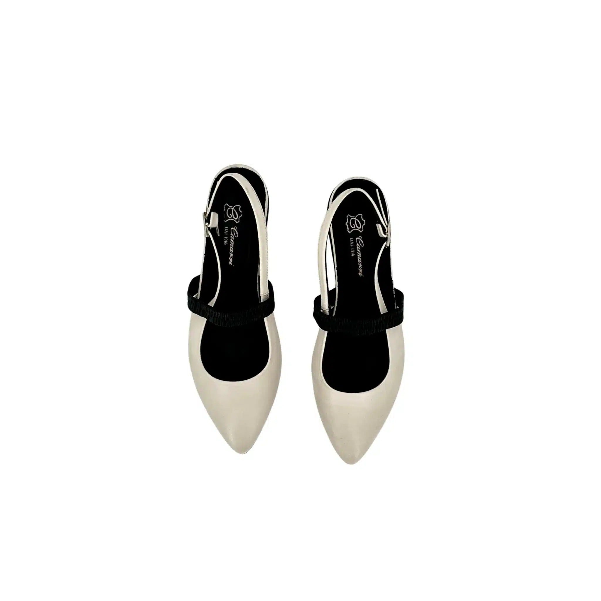 Ballerina a punta in pelle bianco sporco
