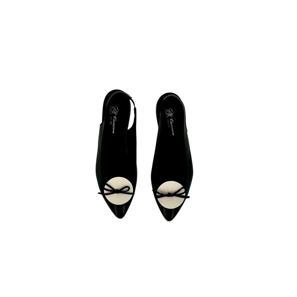 Ballerina a punta in pelle nera