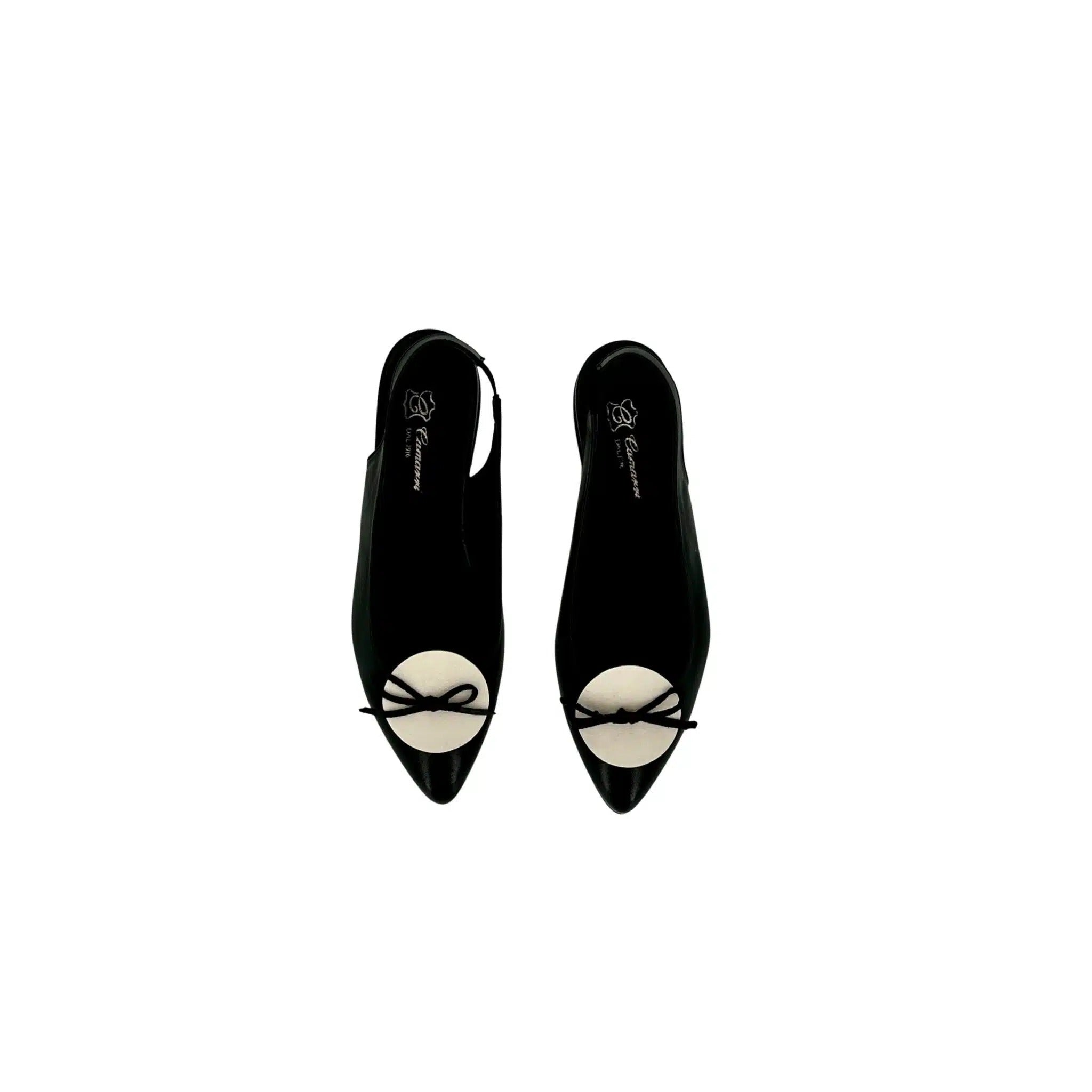 Ballerina a punta in pelle nera