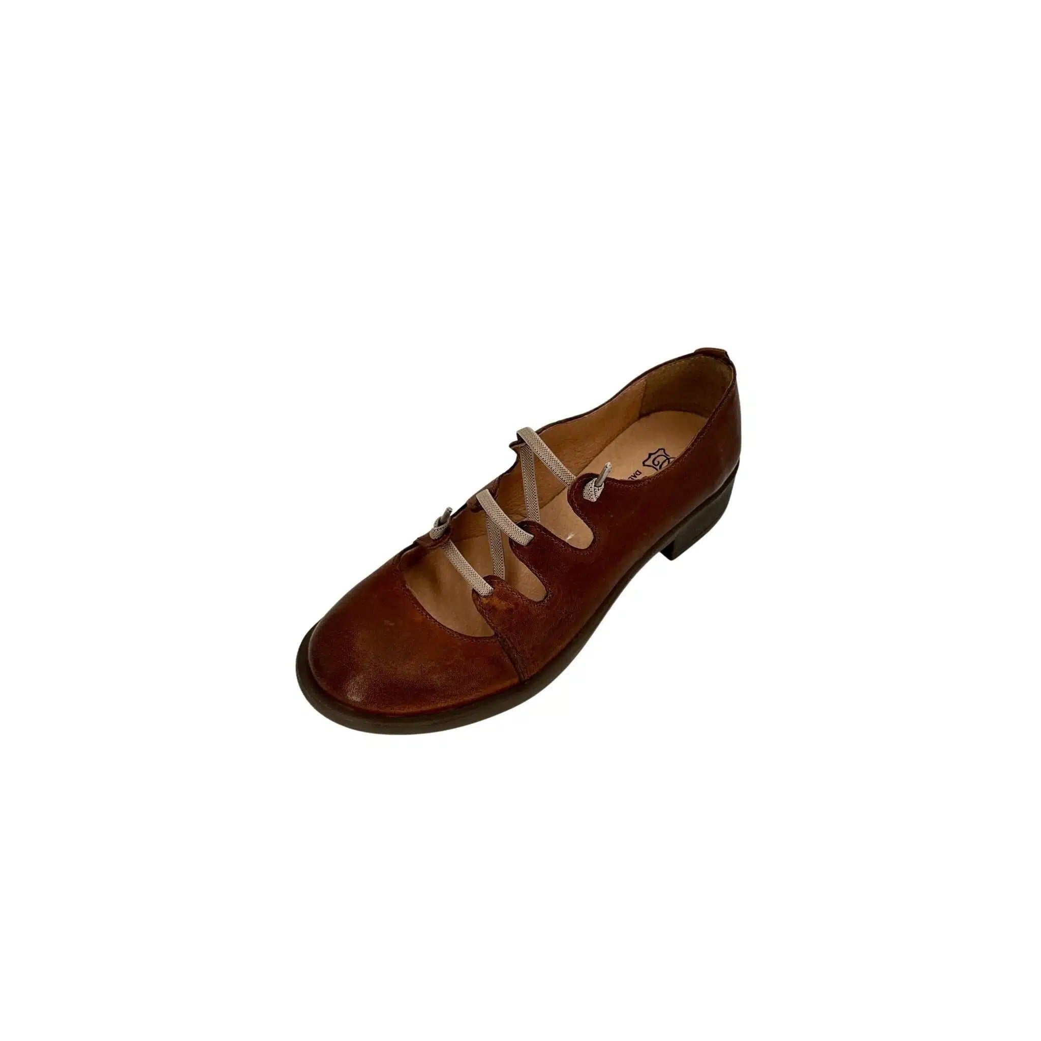 Scarpa artigianale in pelle tuffata cuoio con elastici